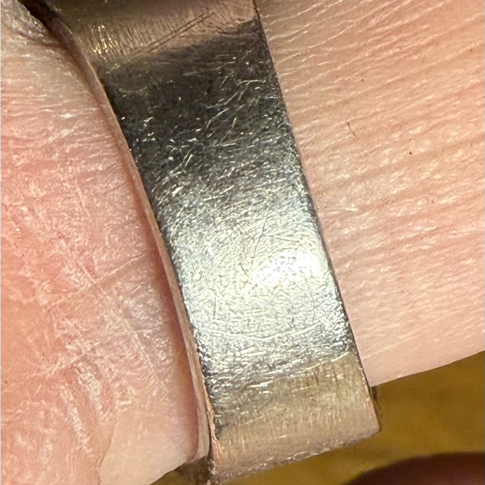 Elegant Silver and Rose Gold Women's Ring - Picture 7 of 7
